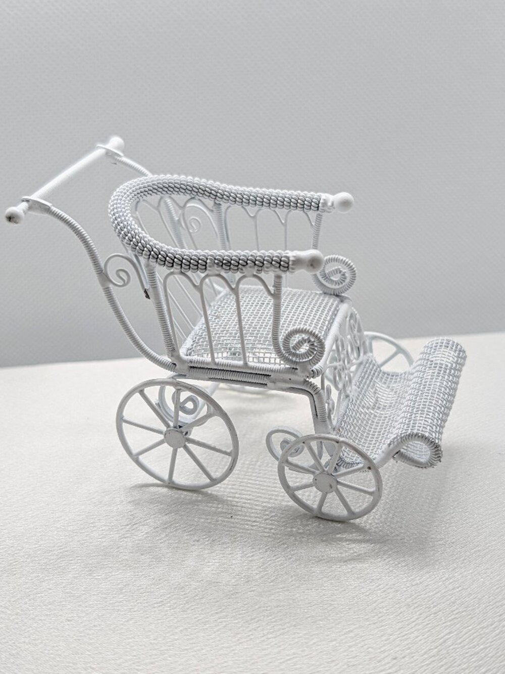 Decorative Displays -- 4  Victorian styled Baby Buggies -- Excellent Condition - Picture 2 of 14